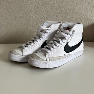 Blazer Mid '77 High Top Sneaker - Black and White - Women’s 6.5